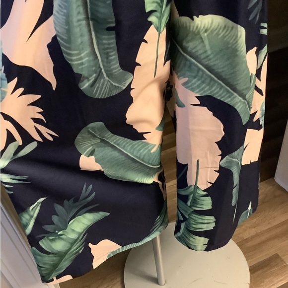 Lulus: Size M
Rain Forest Floral Strapless Jumpsuit Smocked Back For stretch - Picture 5 of 9